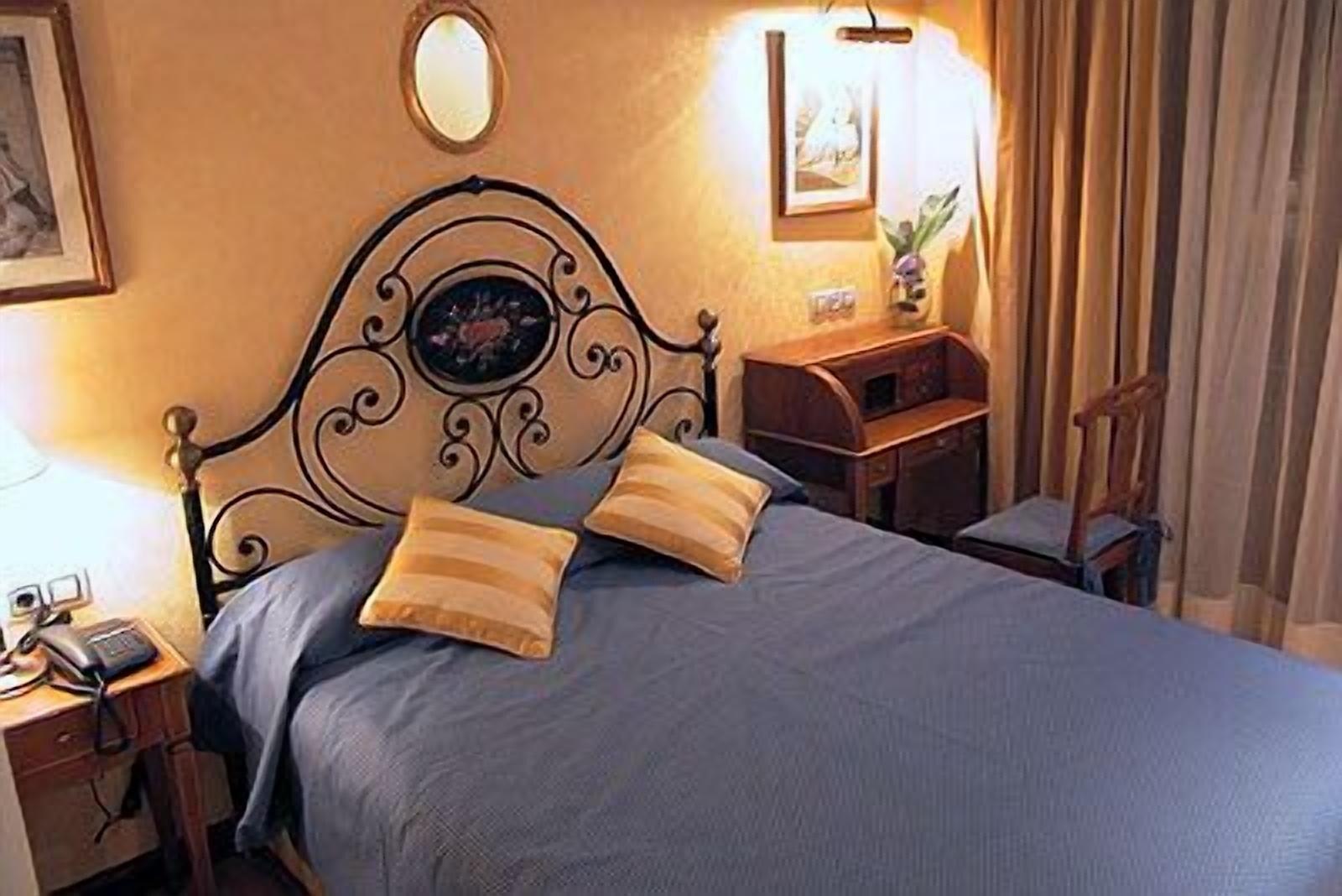 Hotel Santiago Benavente Extérieur photo