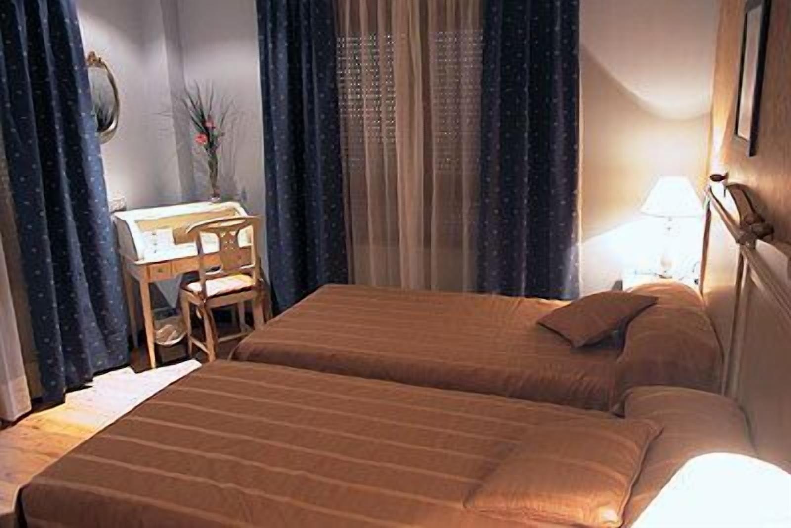 Hotel Santiago Benavente Extérieur photo