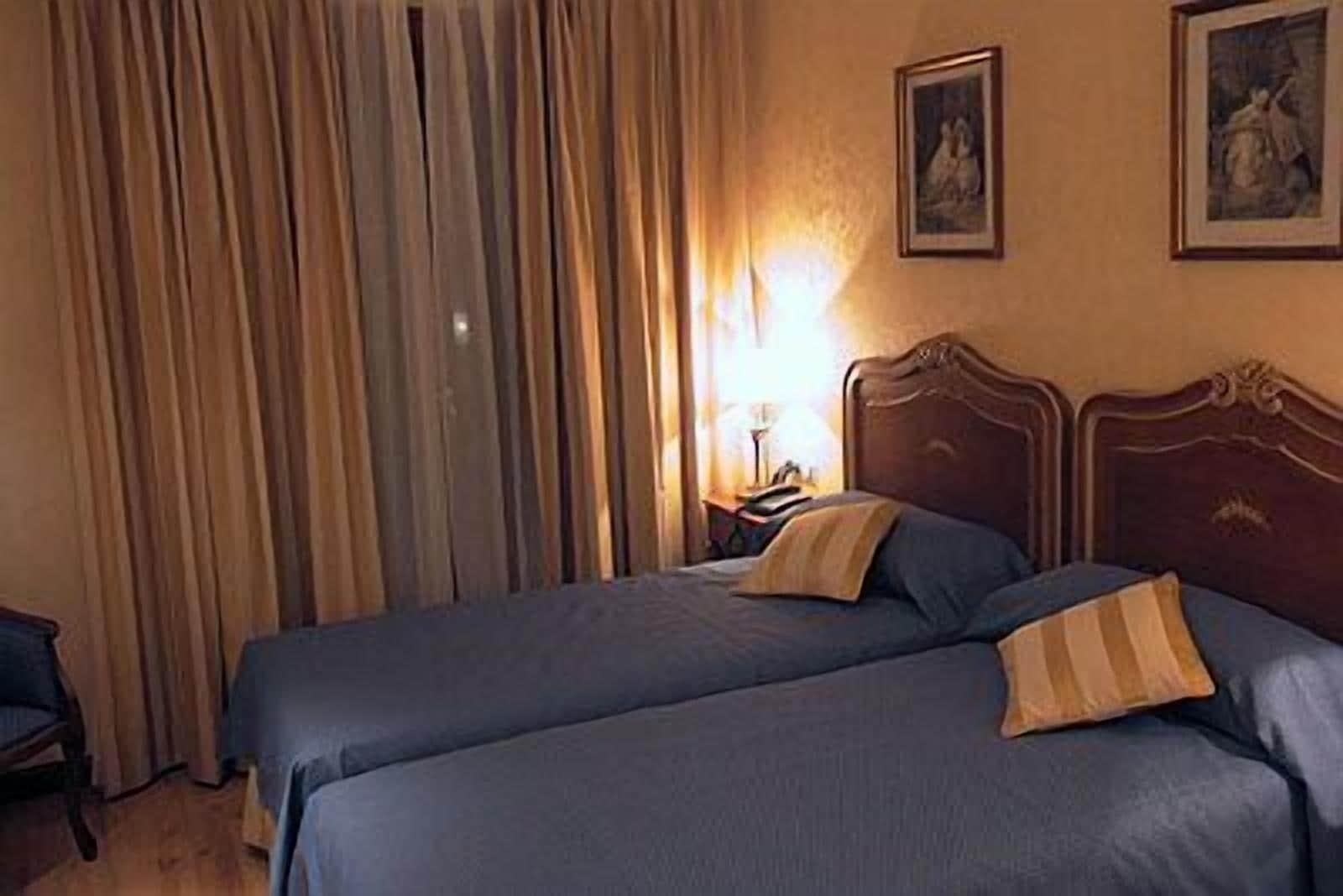 Hotel Santiago Benavente Extérieur photo