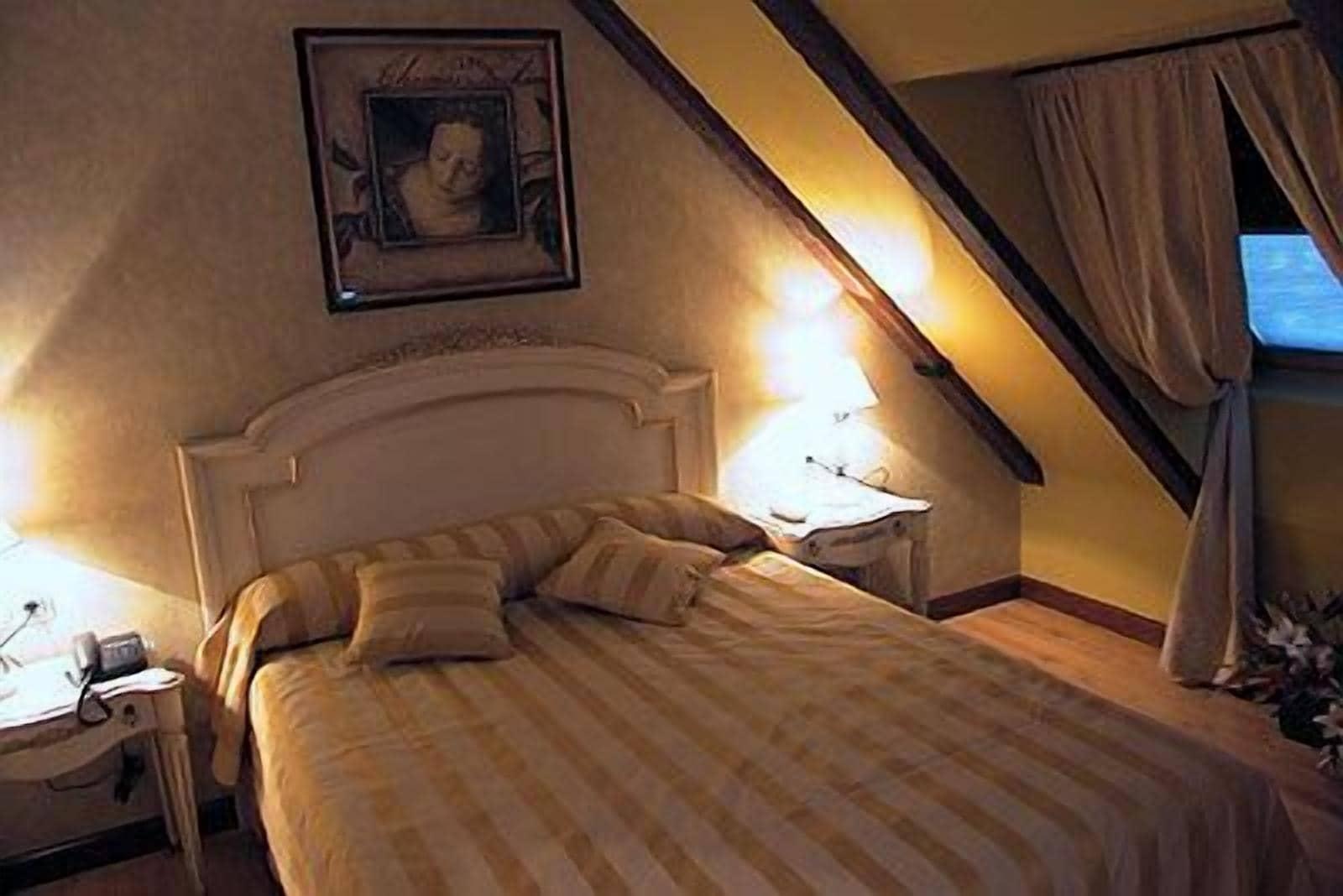 Hotel Santiago Benavente Extérieur photo