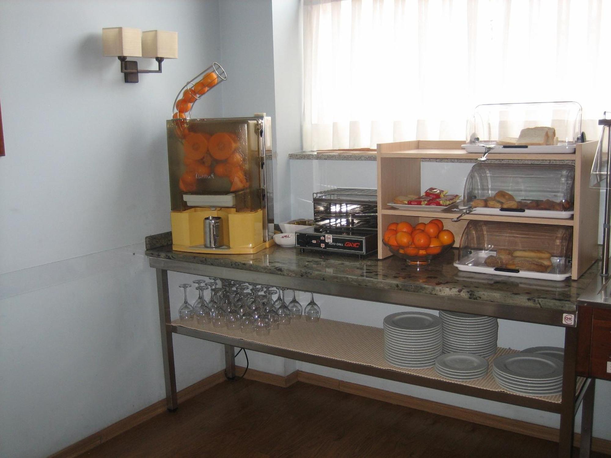 Hotel Santiago Benavente Extérieur photo