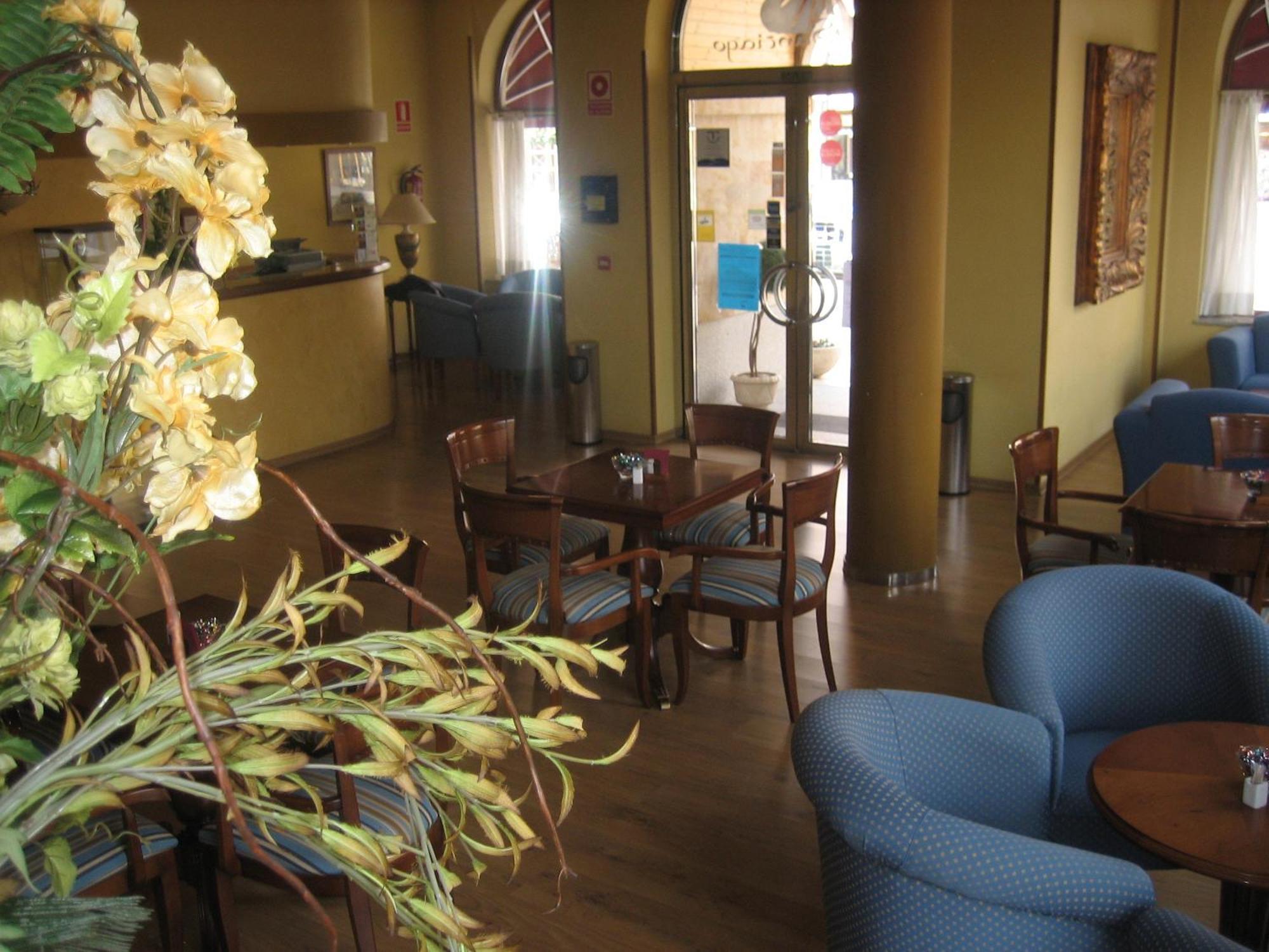 Hotel Santiago Benavente Extérieur photo