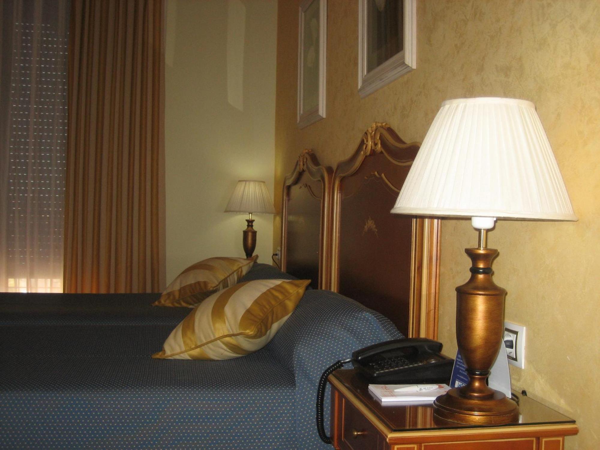 Hotel Santiago Benavente Extérieur photo