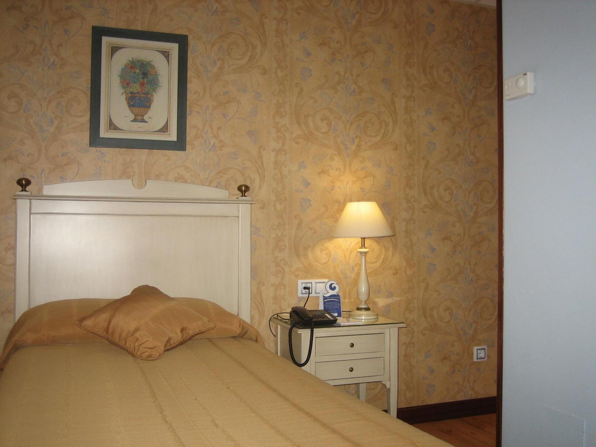 Hotel Santiago Benavente Extérieur photo