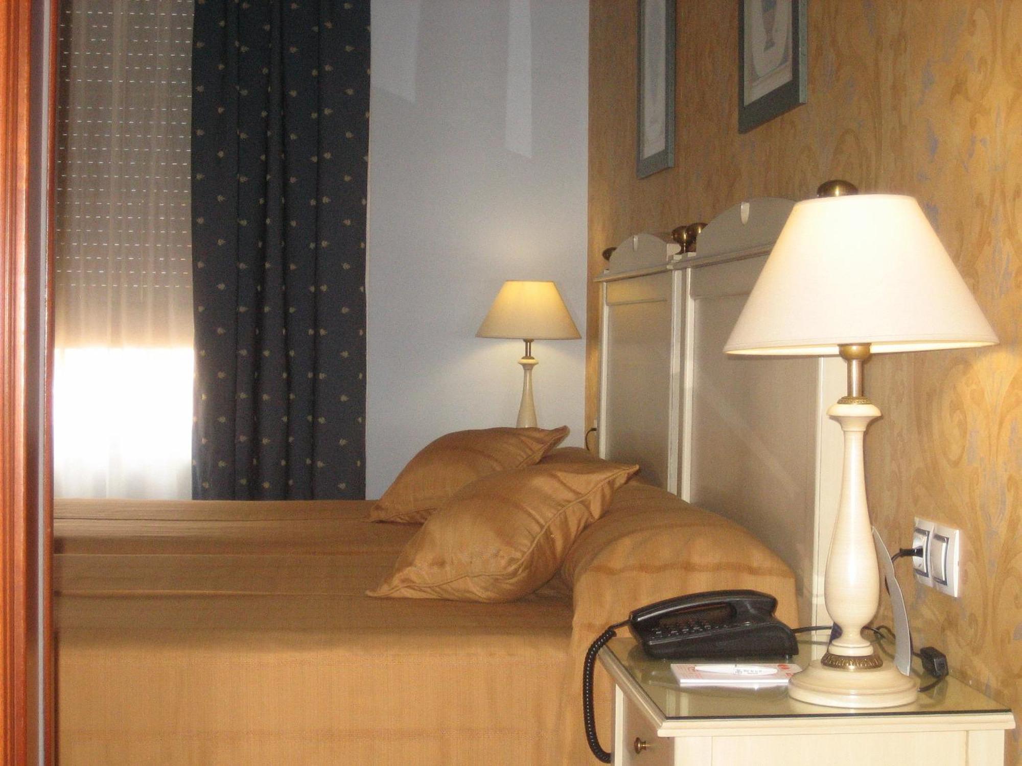 Hotel Santiago Benavente Extérieur photo