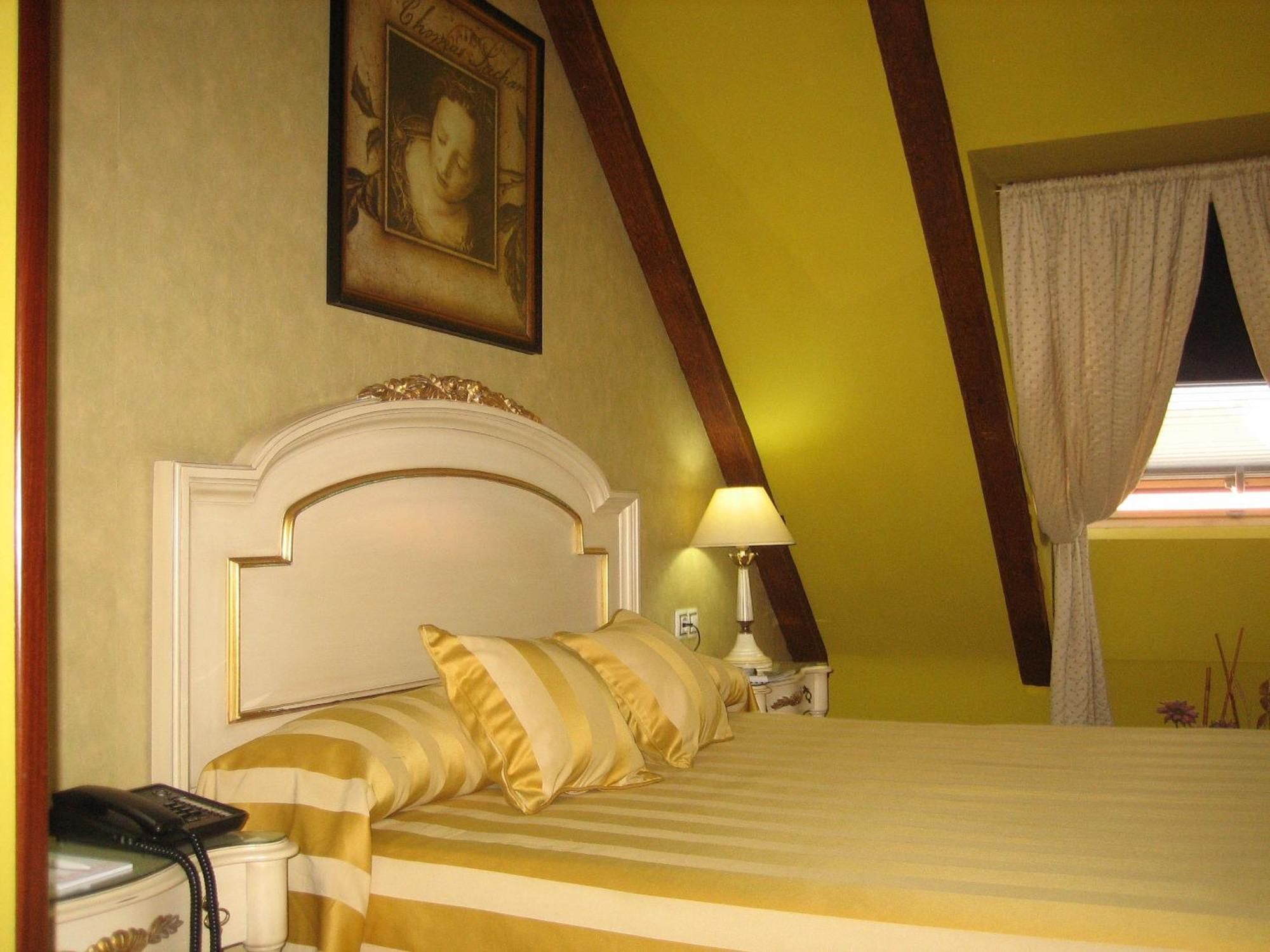 Hotel Santiago Benavente Extérieur photo