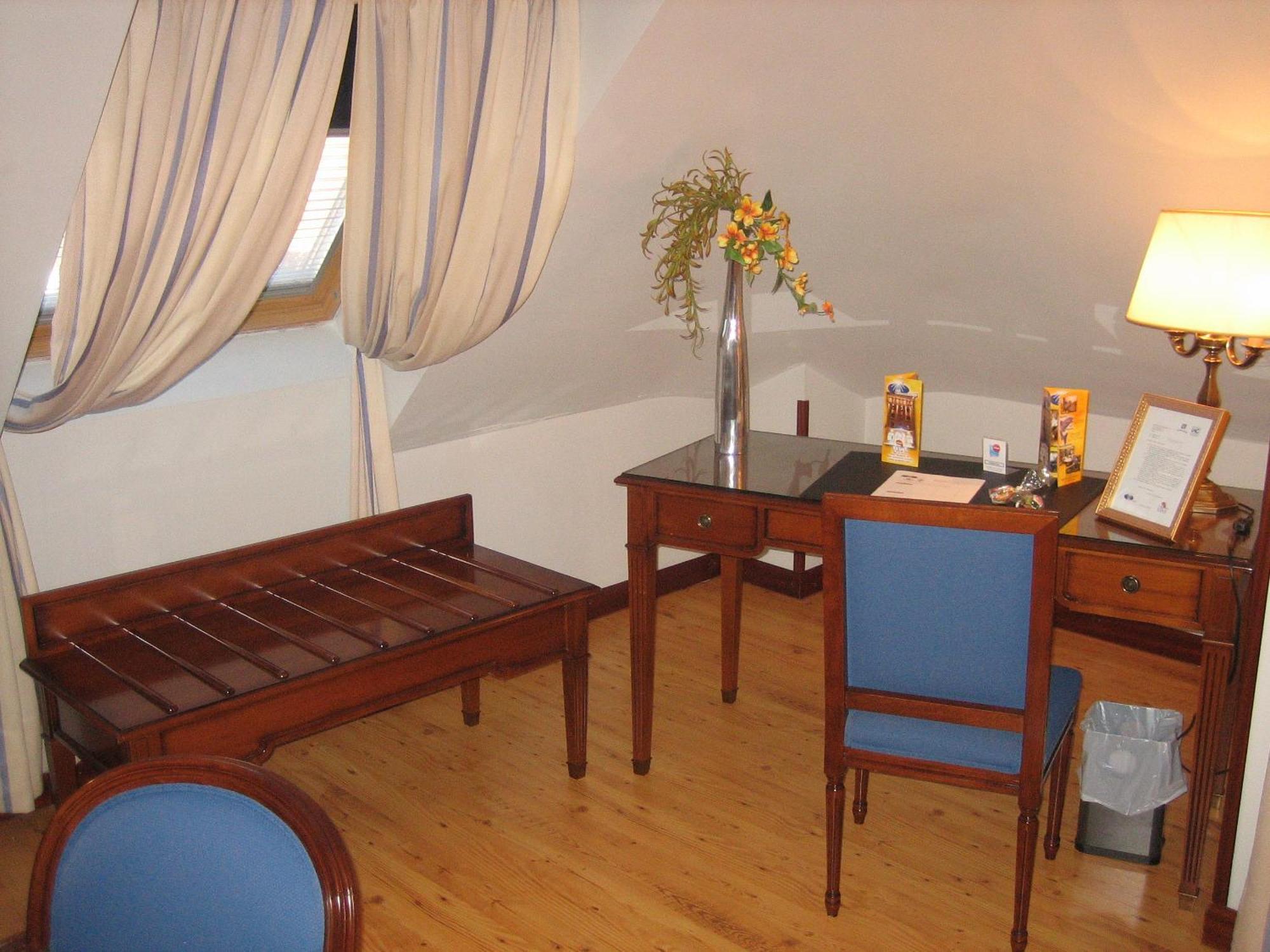 Hotel Santiago Benavente Extérieur photo