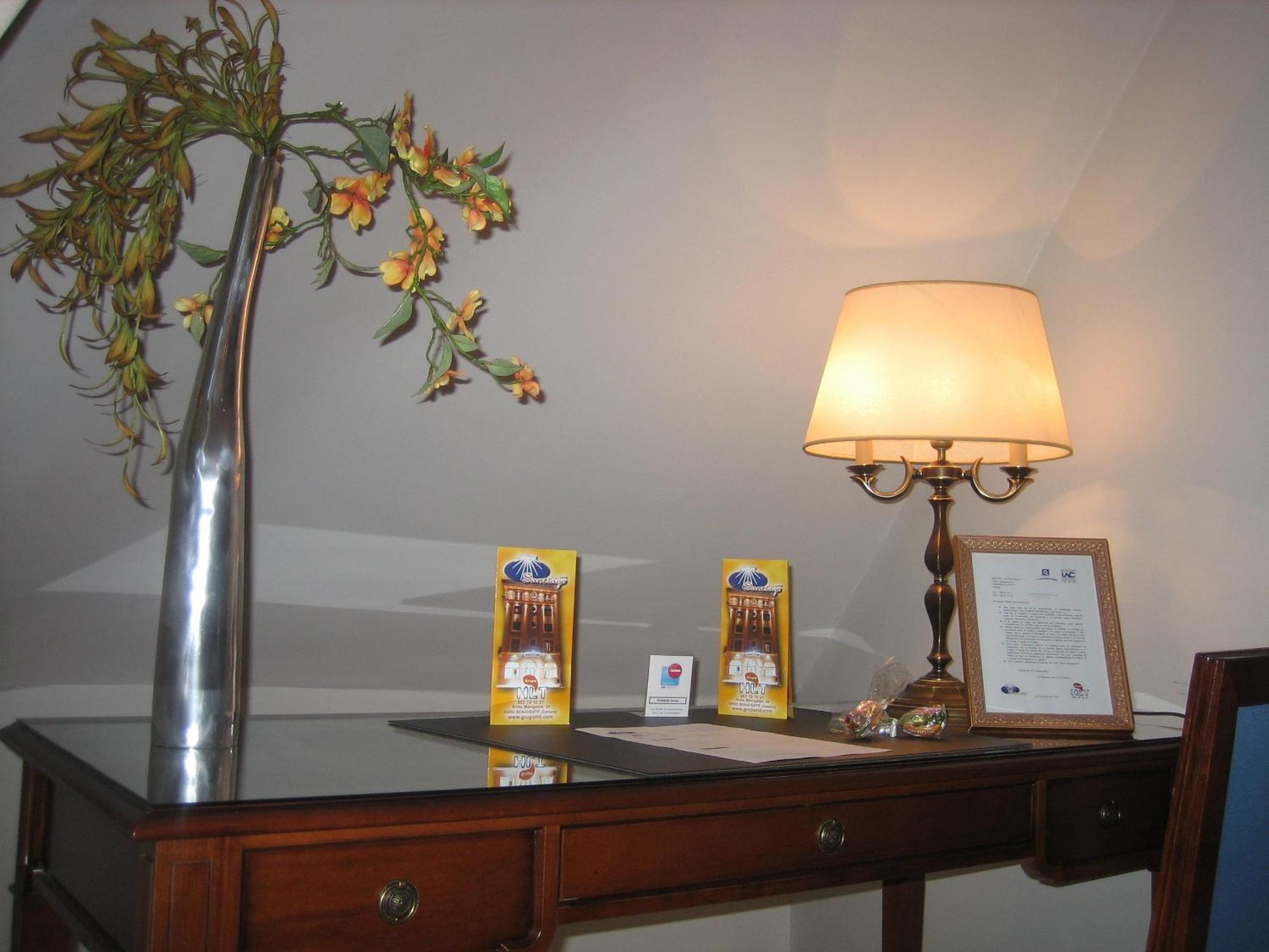 Hotel Santiago Benavente Extérieur photo